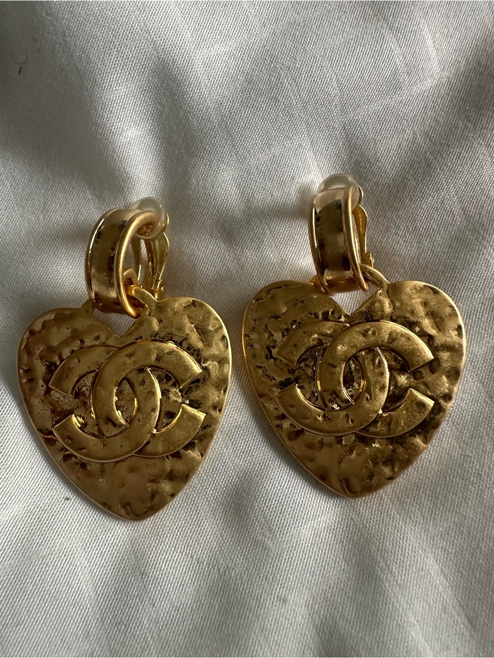 ✨CHANEL Gold Heart CC Drop Clip-on Earrings